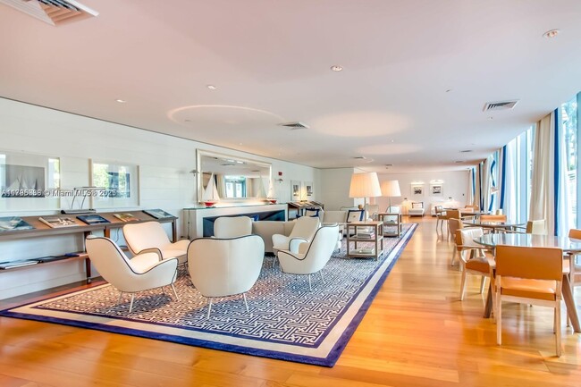 Building Photo - 2627 S Bayshore Dr