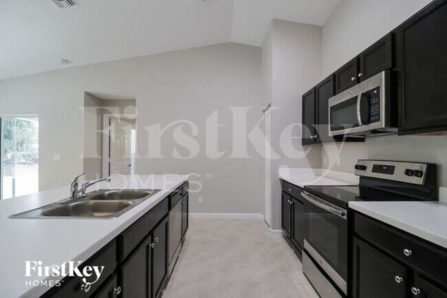 Building Photo - 661 Merrimac St SE