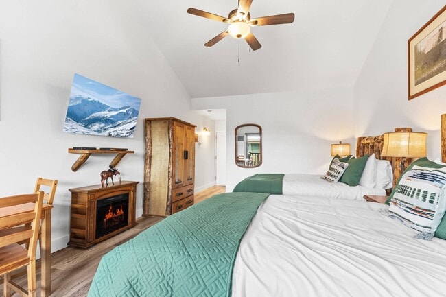 Building Photo - Modern Studio Home in Desirable Prospector...