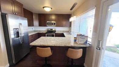 Building Photo - 829 E Three Fountains Dr