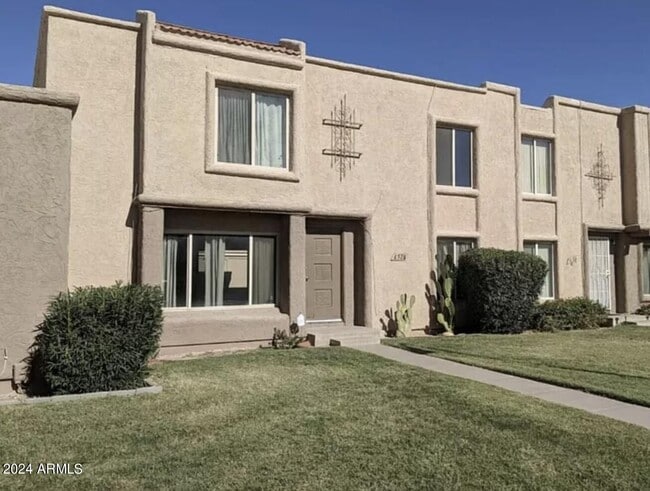 Building Photo - 8328 E Solano Dr