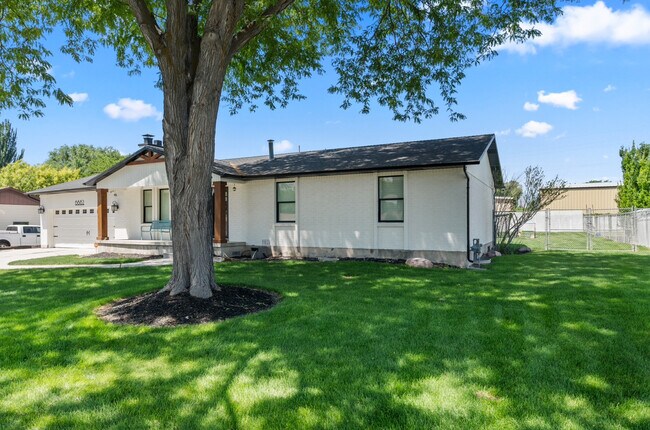 Building Photo - 6682 S Cody Ln