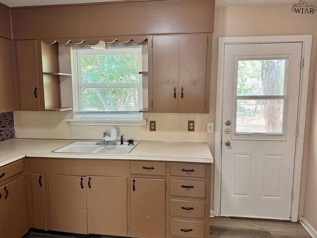 Foto del edificio - 102 Ave G