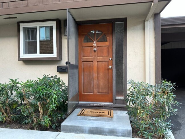 Foto del edificio - EPIC REA: 2 BR/1 BA Townhome w/ 1 Parking in Great Corte Madera