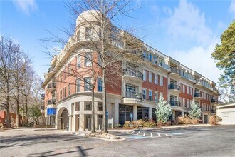 Building Photo - 560 Dutch Valley Rd NE