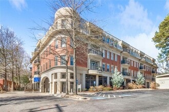 Building Photo - 560 Dutch Valley Rd NE