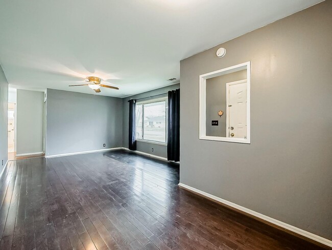 Building Photo - Charming Madison Heights Home You’ll Love Coming Home To!