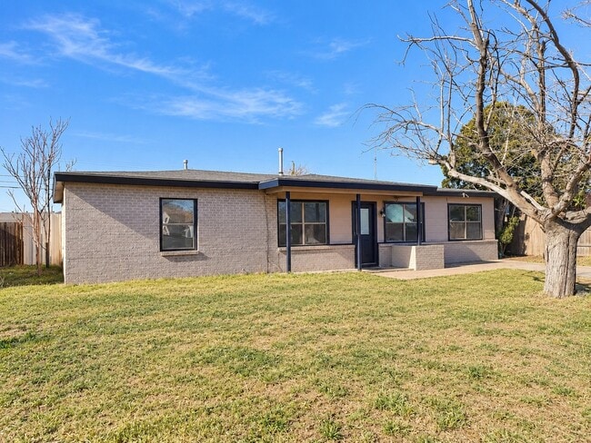 Building Photo - 710 Ruby Dr
