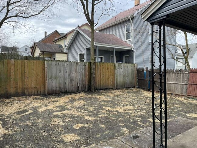 Building Photo - 315 10th St