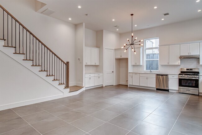 Foto del edificio - 8926 Spring Knoll Forest Dr