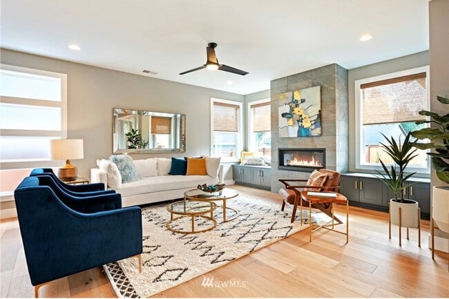 Building Photo - Gorgeous 4 Bedroom Gig Harbor Home in Gated Community