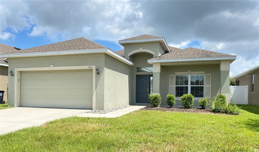 Foto principal - 815 Krenson Woods Ln