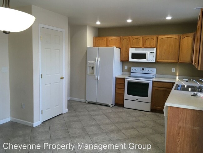 Building Photo - 4 br, 3 bath House - 1401 Medley Loop