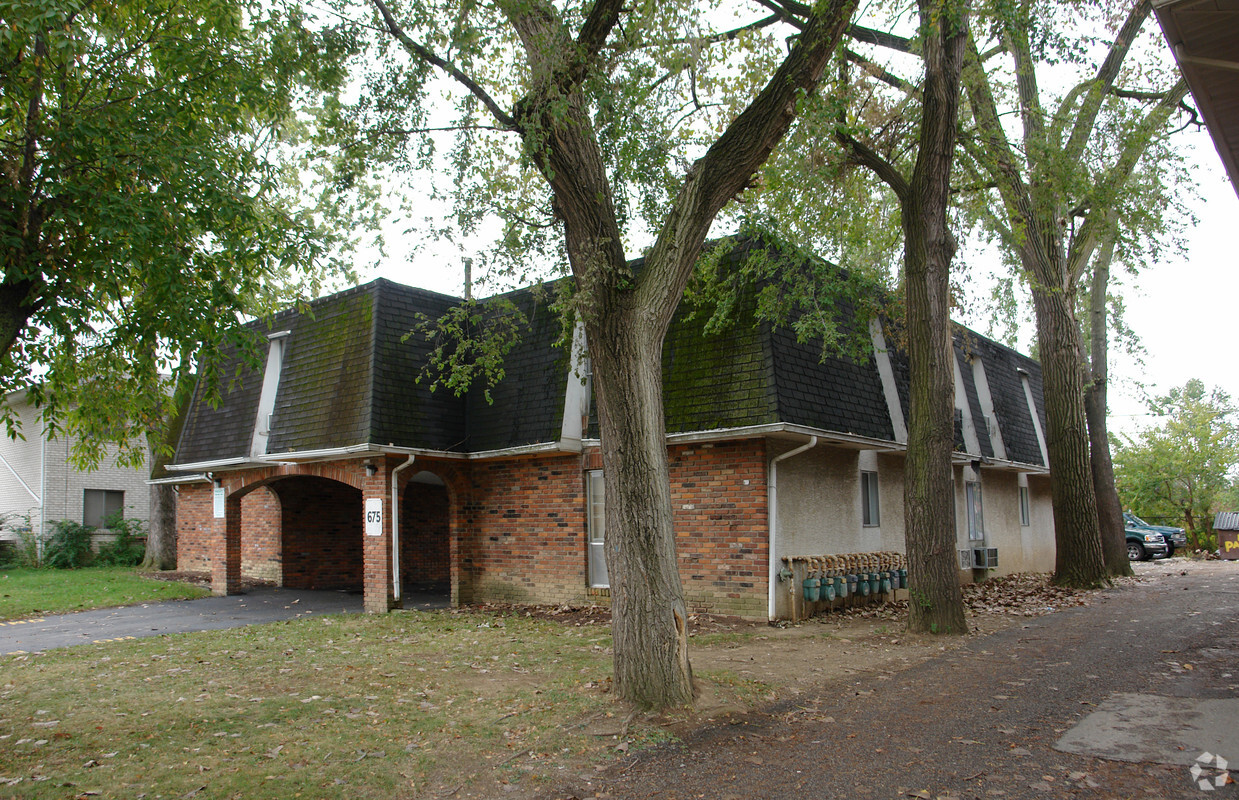 Primary Photo - 675 Riverview Dr