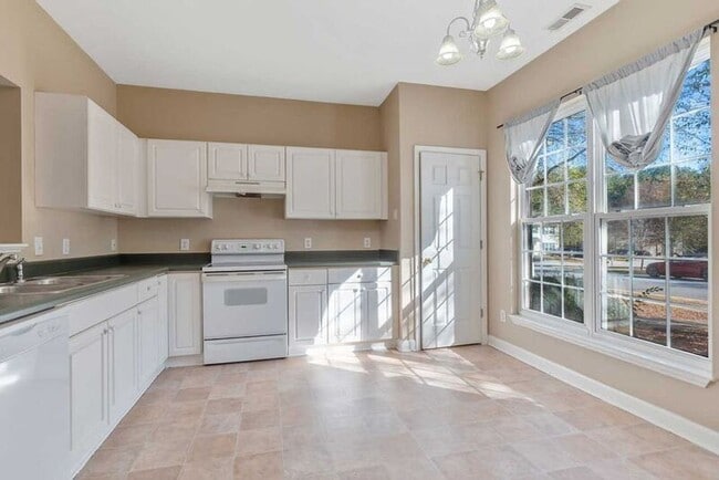 Foto del edificio - 5813 Neuse Wood Dr