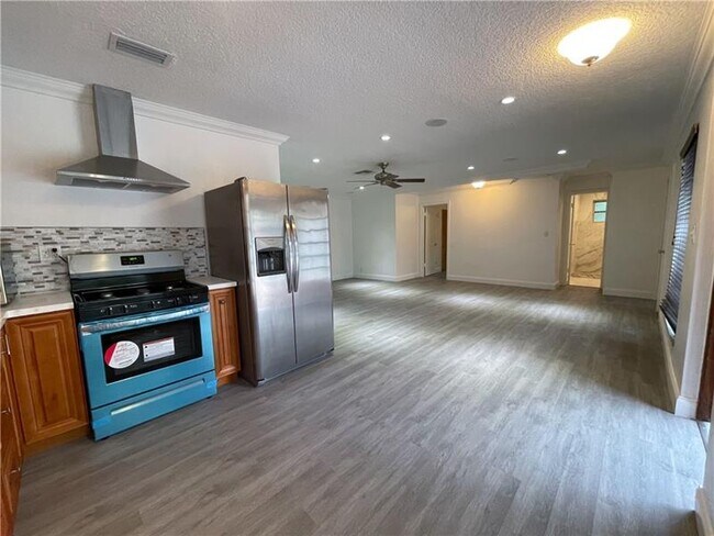 Foto del edificio - 641 SW 8th Ave