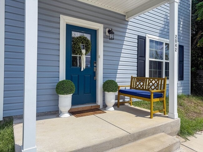 Building Photo - 2042 Delaware Ave