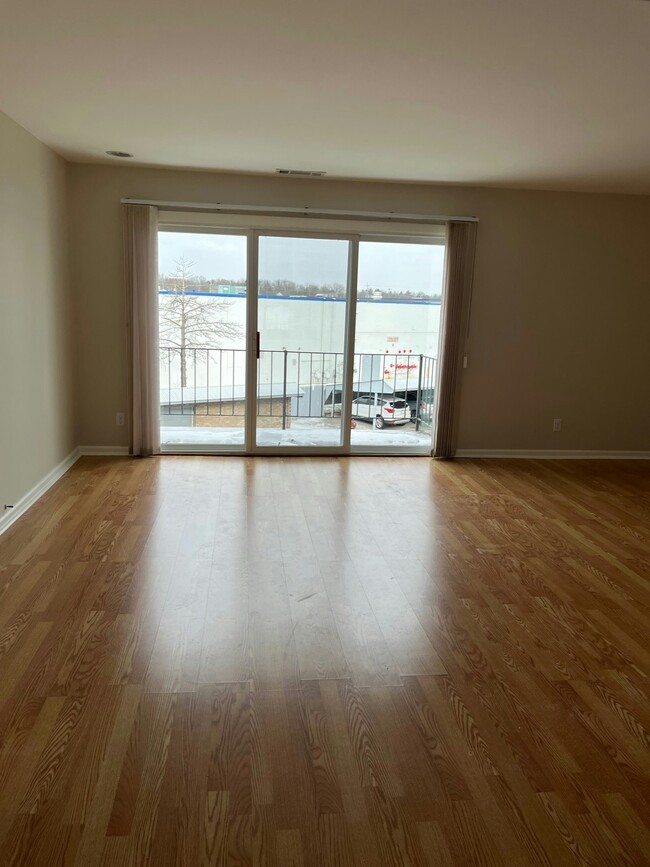 Foto del edificio - 201 Provincial Ct