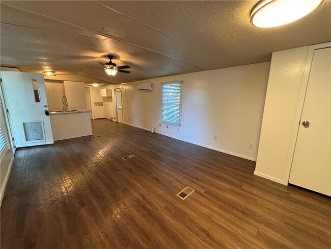 Building Photo - 304 N Bloomington St