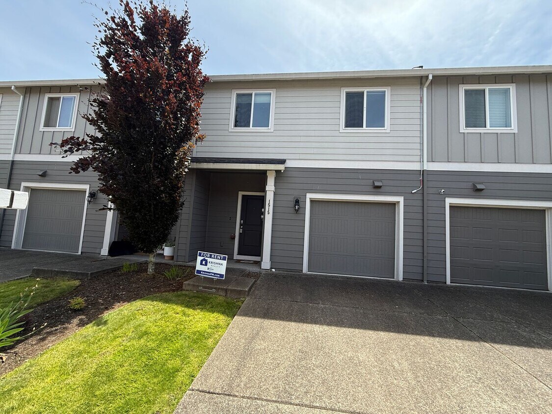 Foto principal - Eco-Friendly & Modern Townhome in Hazel De...