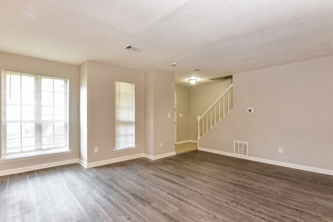 Building Photo - 4723 Old Highgate Entry