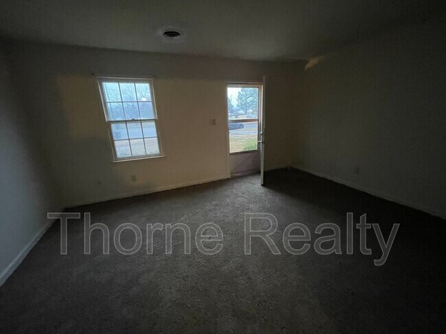 Building Photo - 104 Fox Den Ct