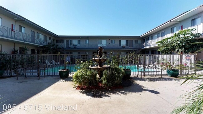 Building Photo - 5715 Vineland Ave