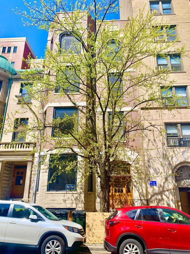 Building Photo - 448 W Saint James Pl
