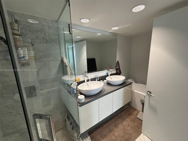 Foto del edificio - 9821 E Bay Harbor Dr