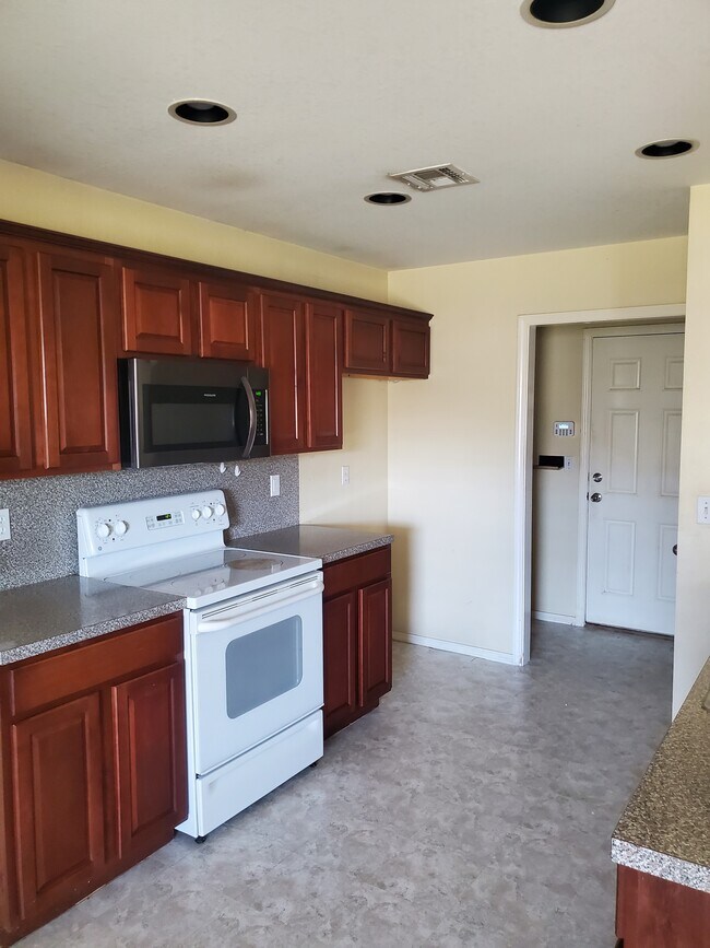 Foto del edificio - 9628 N 96th East Ave