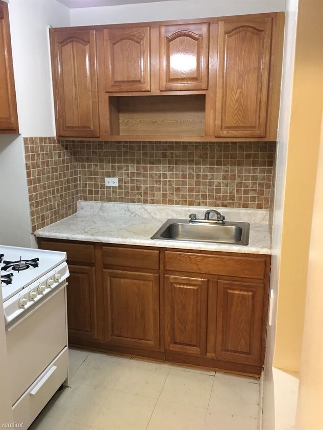 Foto principal - 227 E 7th St