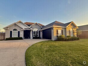 Building Photo - 1305 Sanford Dr