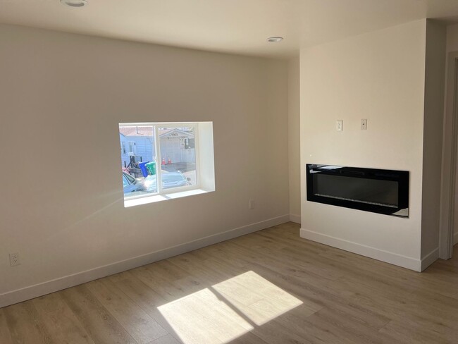 Foto del edificio - Three Bedroom One Bathroom