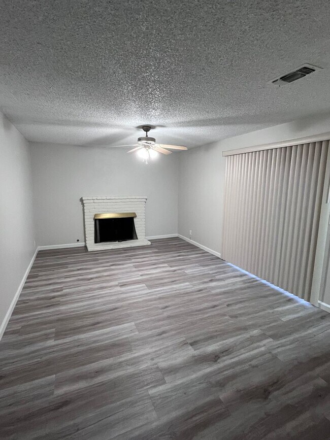 Foto del edificio - NICE UPDATED HOME IN CITRUS HEIGHTS!!