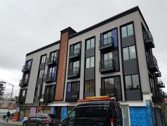 Building Photo - 472 Lorimer St