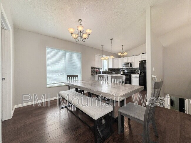 Building Photo - 484 E 900 N