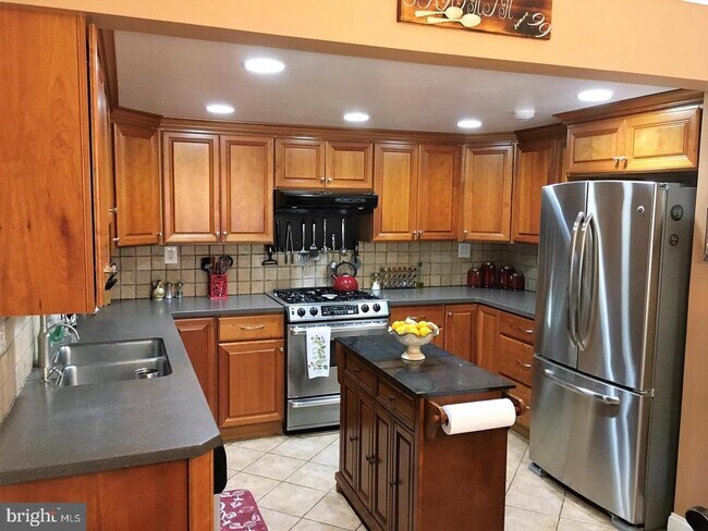 Building Photo - 1127 Thackary Ct