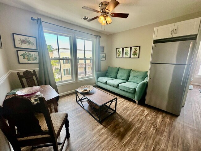Building Photo - Fully Furnished One Bedroom Apartment in t...