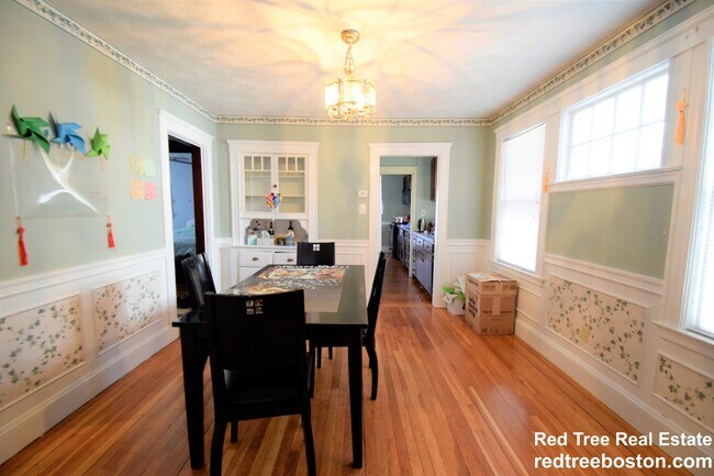 Building Photo - 94 Beechcroft St