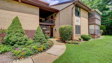 Building Photo - 30 Meadow Green Cir