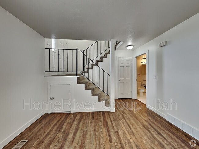 Building Photo - 176 W Foxbridge Dr