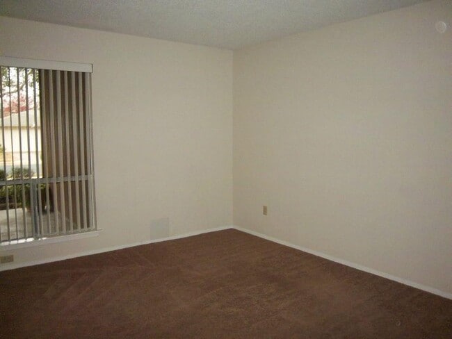 Building Photo - 10402 Golden Quail Dr