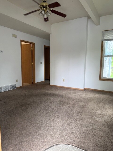 Sala de estar - 124 10th St N