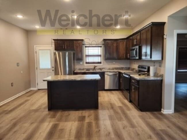 Building Photo - 4 bedroom, 2 bath home