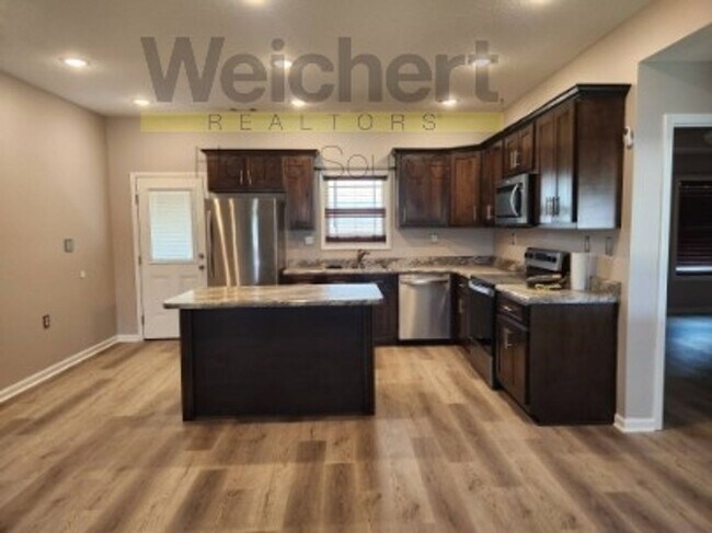 Foto del edificio - 4 bedroom, 2 bath home