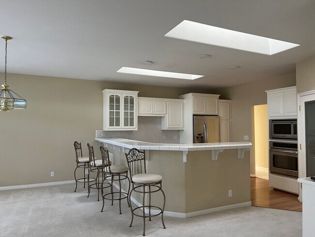 Building Photo - 3 Bedroom 3 Bath Home in the Knolls