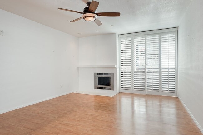 Building Photo - Marina District 2 Bedroom at Marina Park! ...