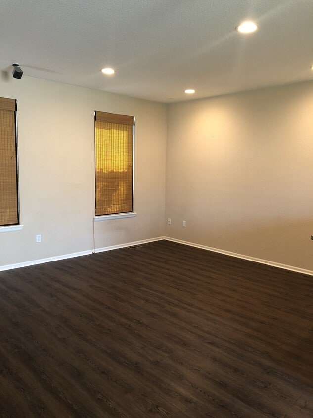 Living room - 4443 S Independence St