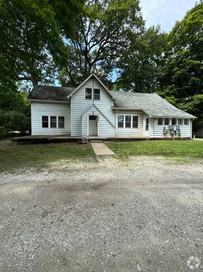 Building Photo - 2200 IN-26