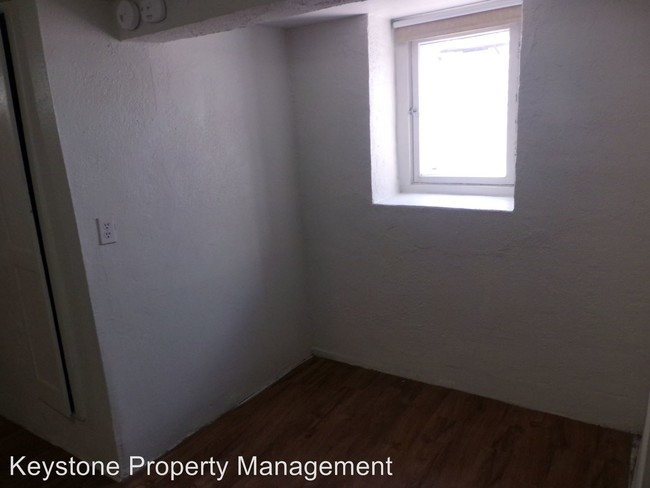 Building Photo - 823-825 Brown Ave